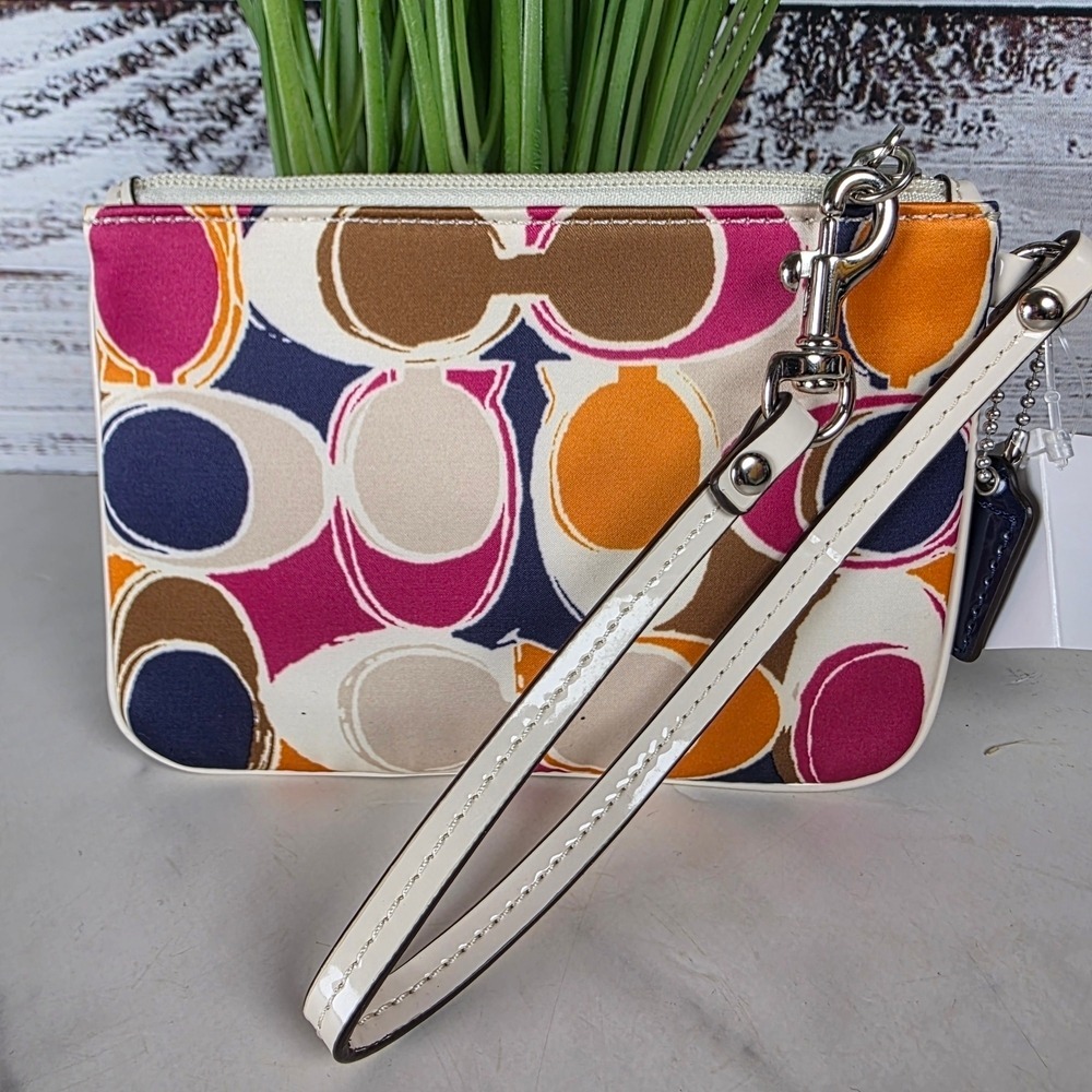 Coach Y2K F49166 PRK HD‎ Multicolor Signature Pattern Wristlet Scarf Print Satin - Picture 8 of 11